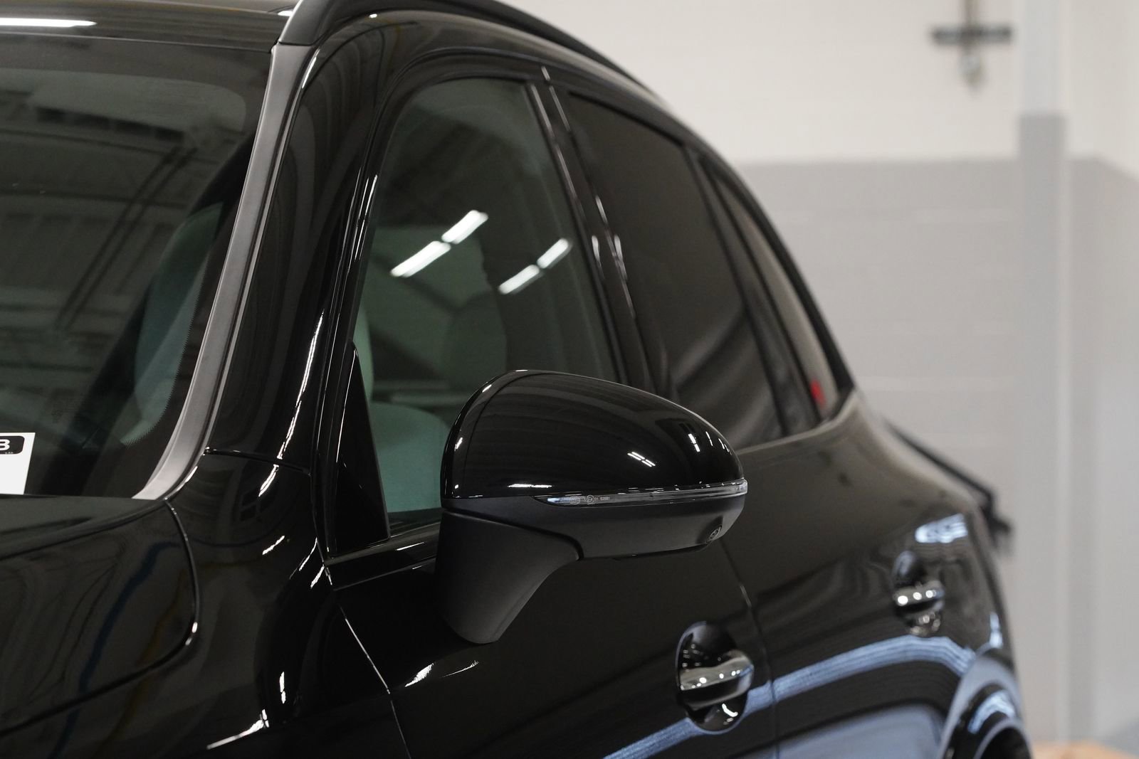 Used 2025 Mercedes-Benz GLC 350e 4MATIC image 9