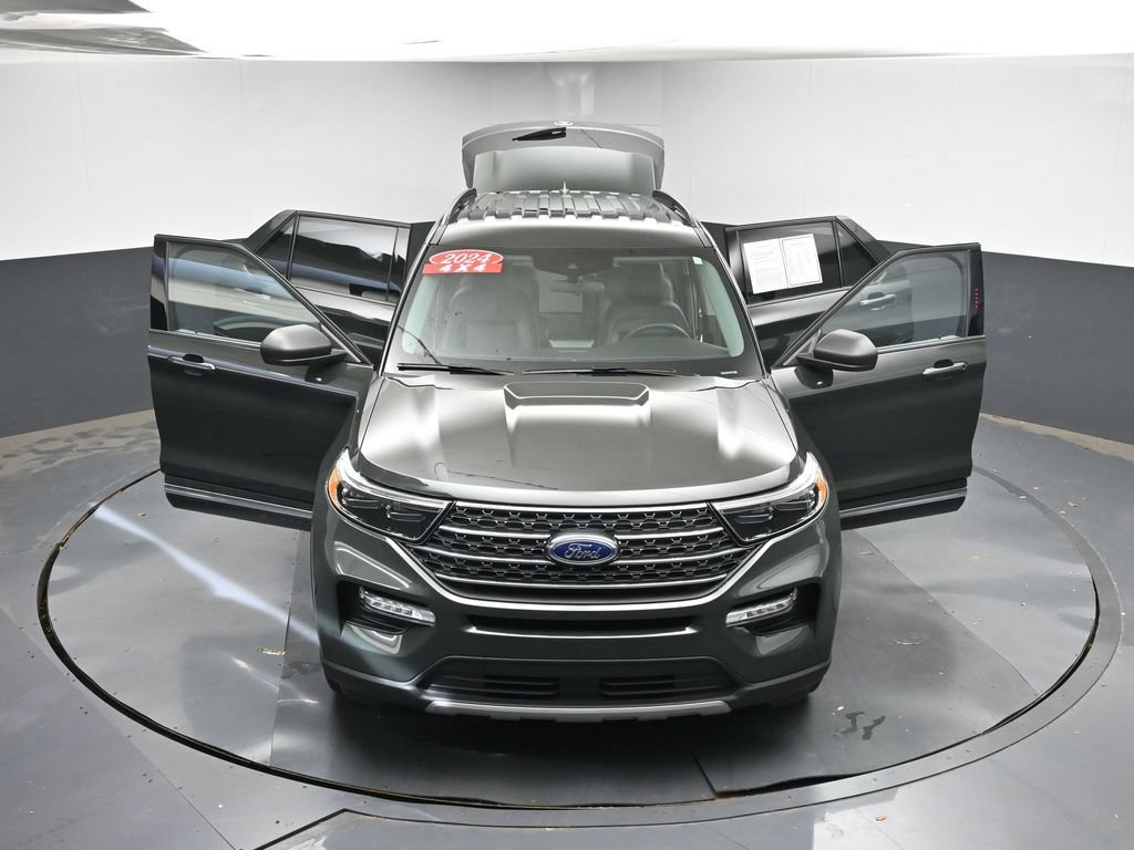 Used 2024 Ford Explorer XLT w/ Equipment Group 202A AWD/4WD image 40