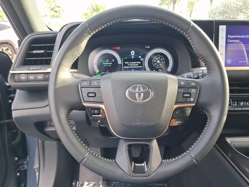 Used 2025 Toyota Crown Signia AWD/4WD image 17