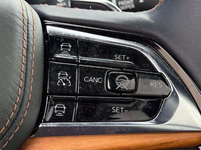 Used 2023 Jeep Grand Cherokee L Summit AWD/4WD image 25