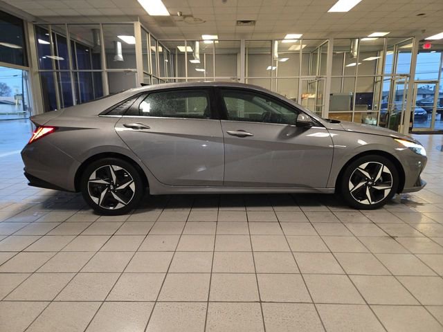 Used 2023 Hyundai Elantra Limited w/ Cargo Package FWD image 9
