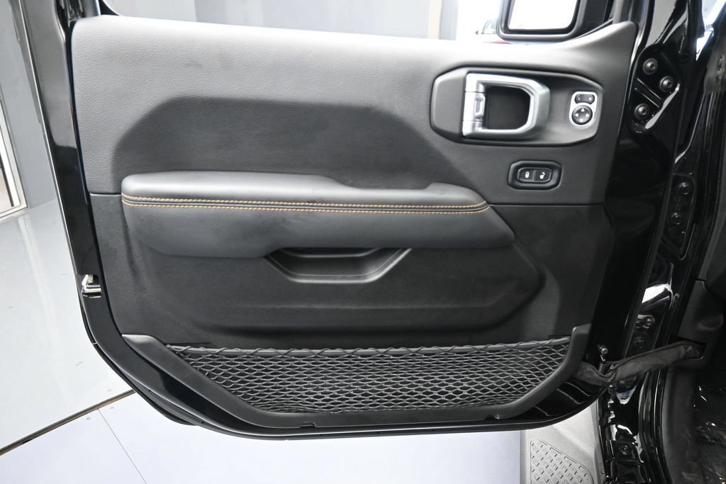 Used 2023 Jeep Gladiator Overland AWD/4WD image 13