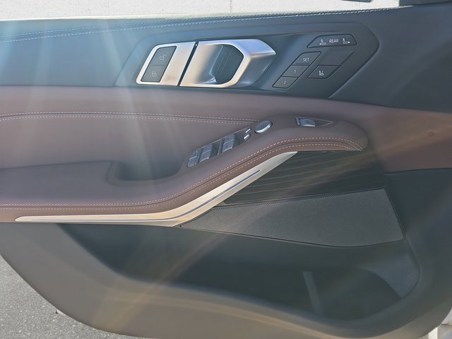 Used 2025 BMW X7 xDrive40i w/ M Sport Package image 29
