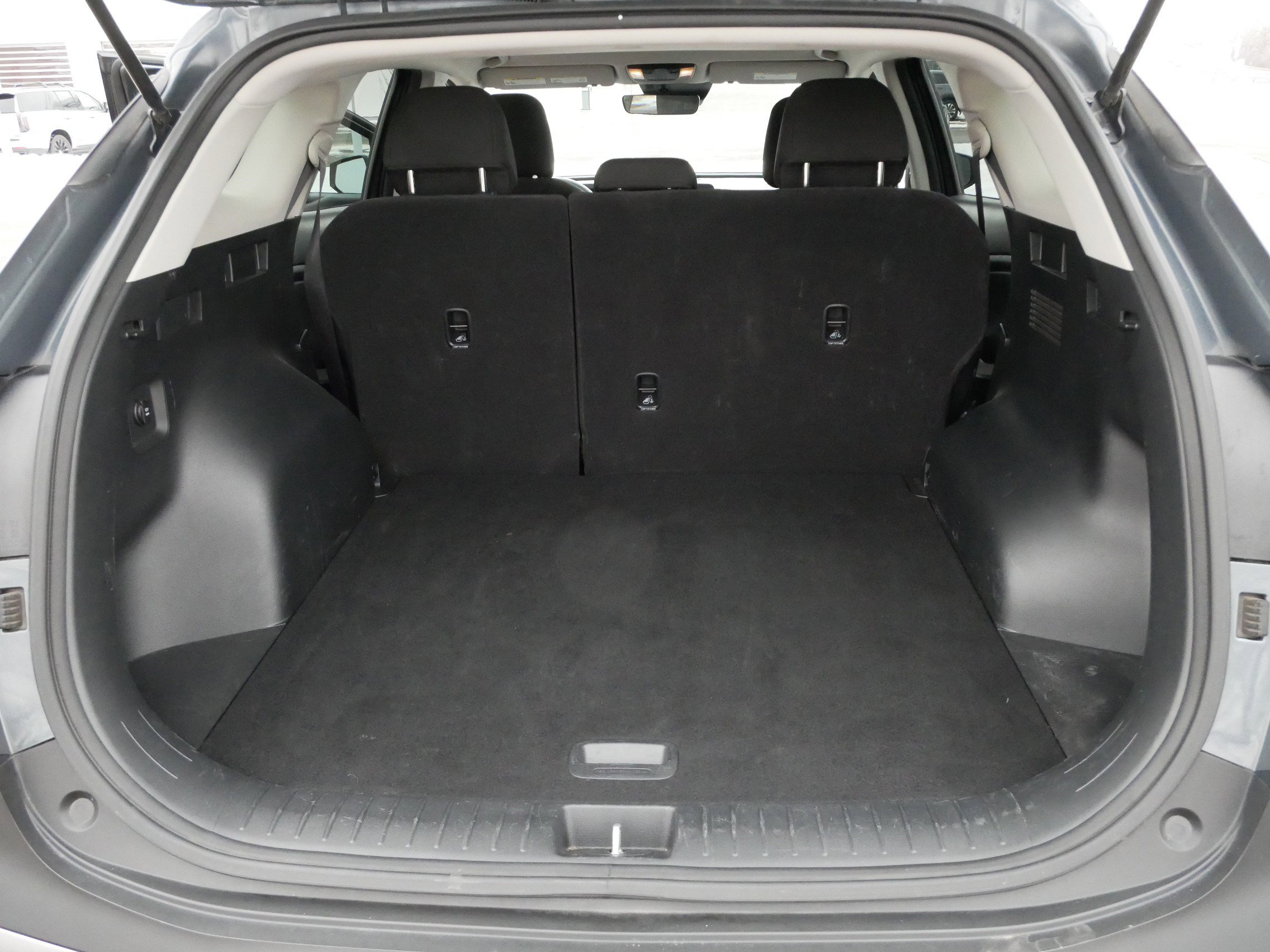 Used 2023 Kia Sportage LX image 18