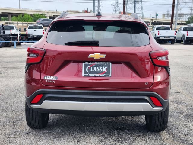 Used 2025 Chevrolet Trax LT w/ LT Convenience Package image 6
