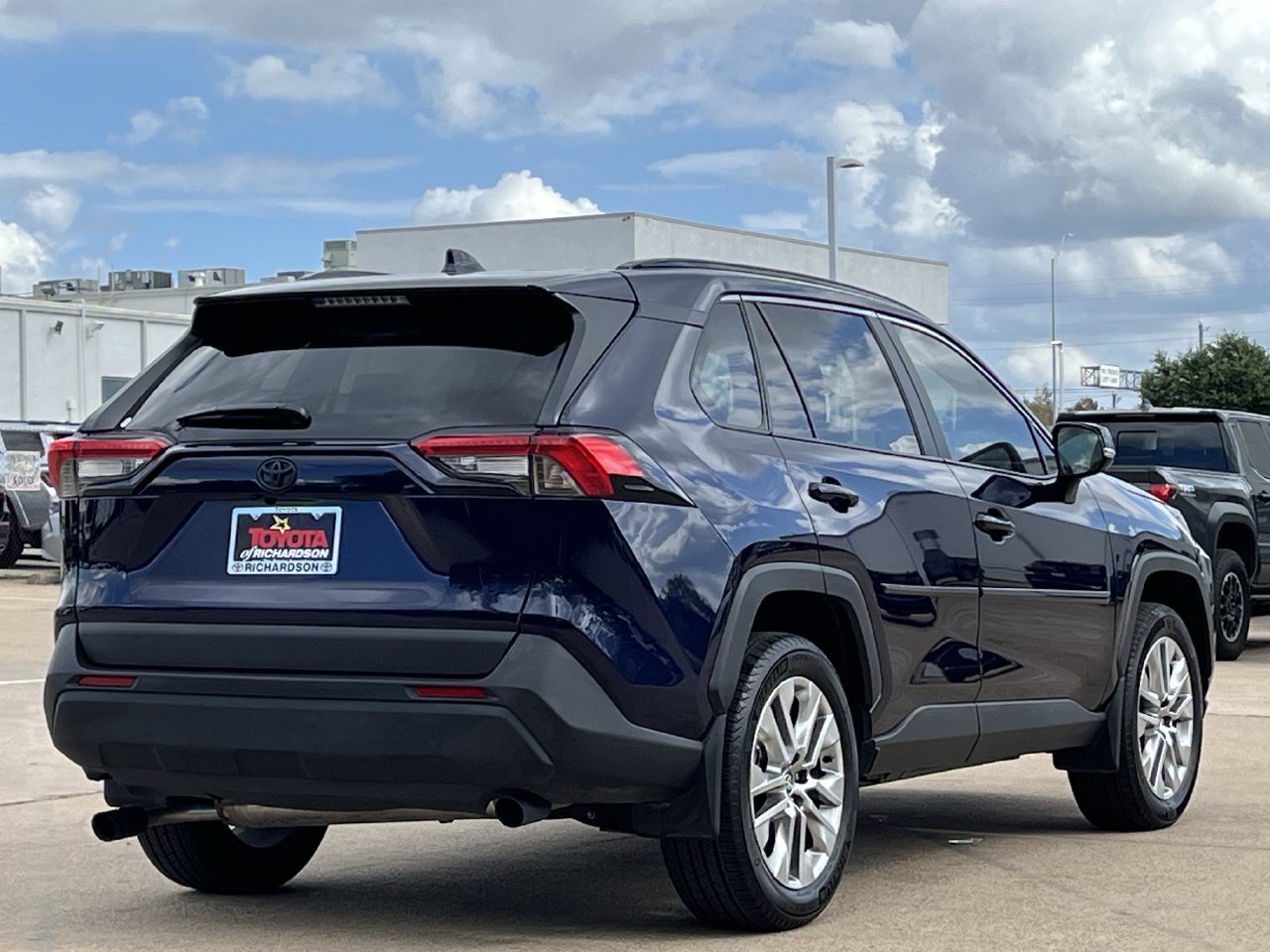 Used 2025 Toyota RAV4 XLE Premium FWD image 4