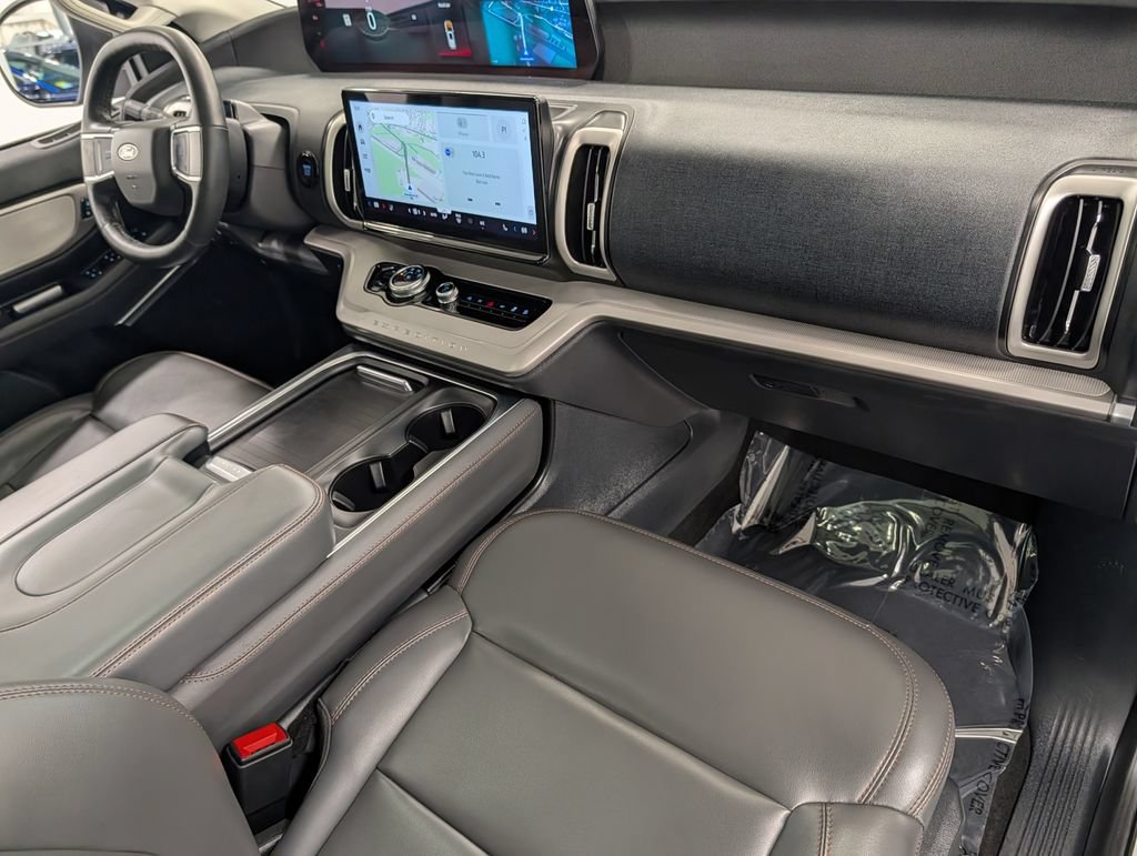 Used 2025 Ford Expedition Active AWD/4WD image 36