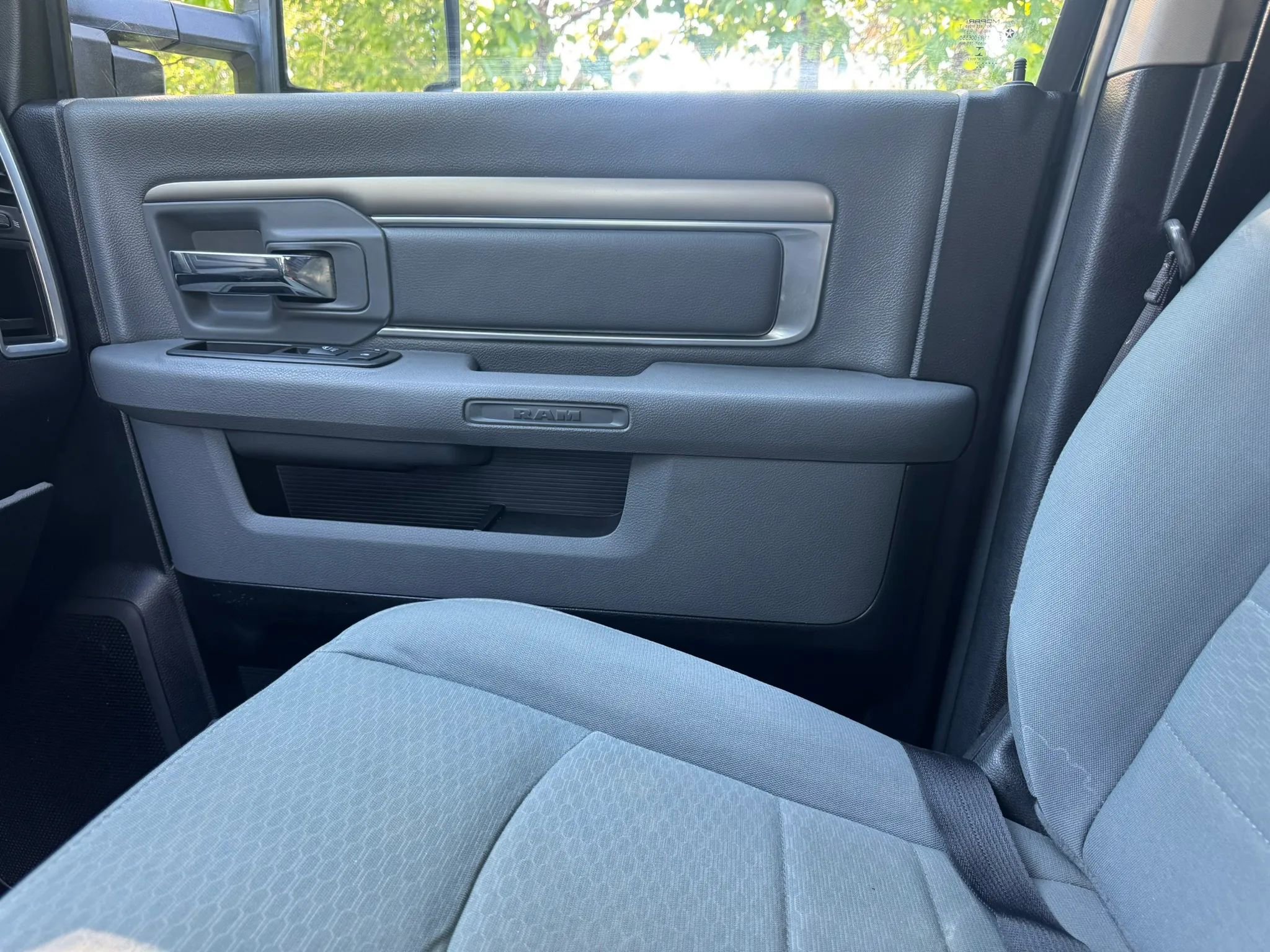 Used 2017 RAM 1500 Classic SLT AWD/4WD image 10