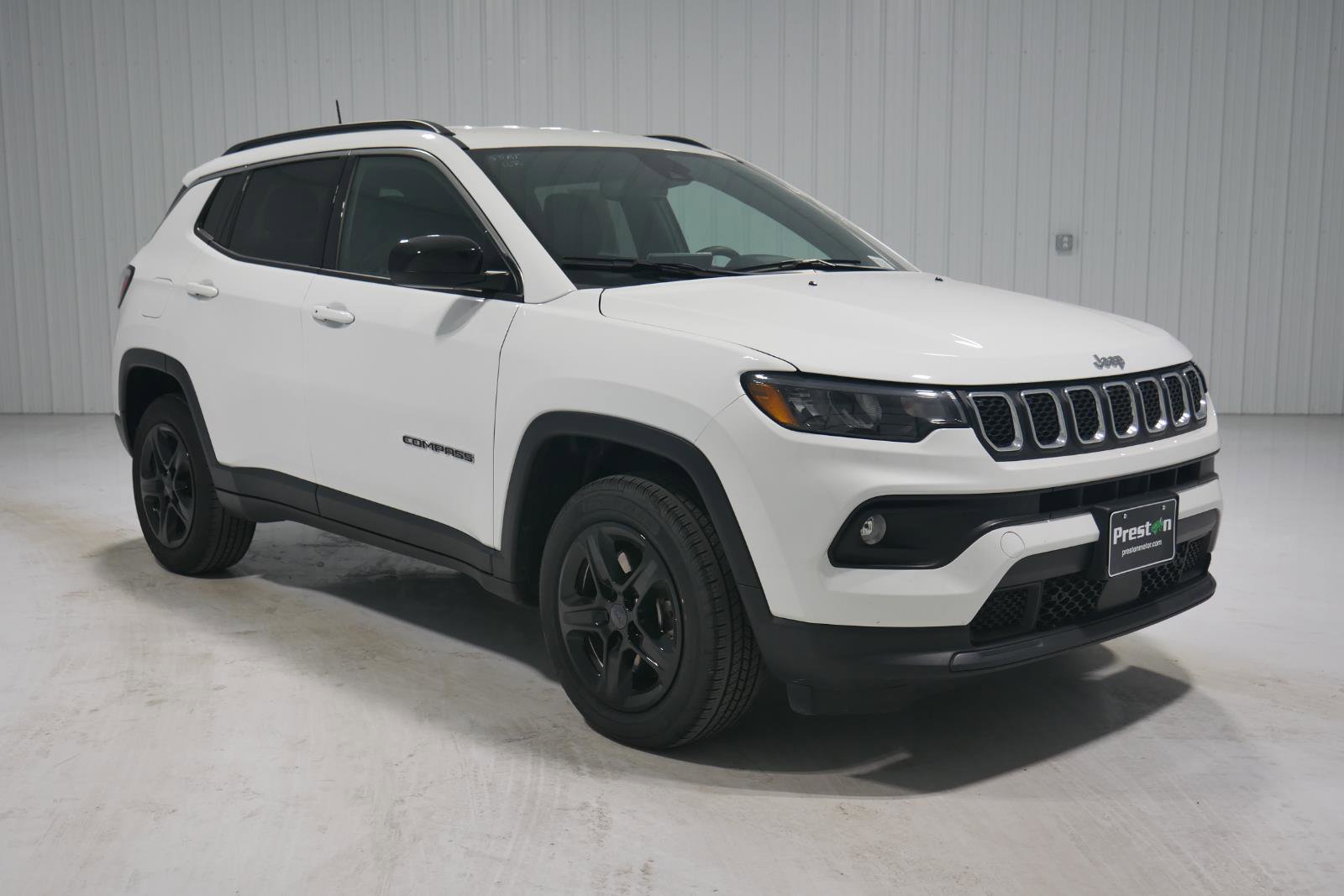 Used 2024 Jeep Compass Latitude image 3