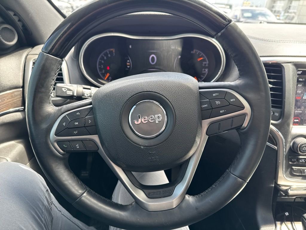 Used 2018 Jeep Grand Cherokee Overland AWD/4WD image 2