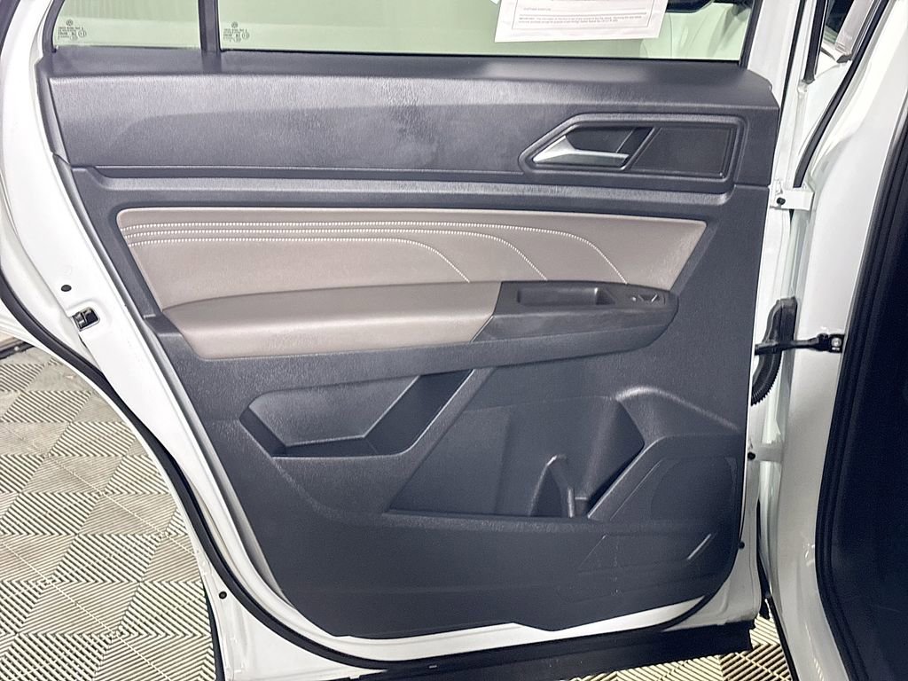 Used 2023 Volkswagen Atlas Cross Sport SE w/ Panoramic Sunroof Package image 19