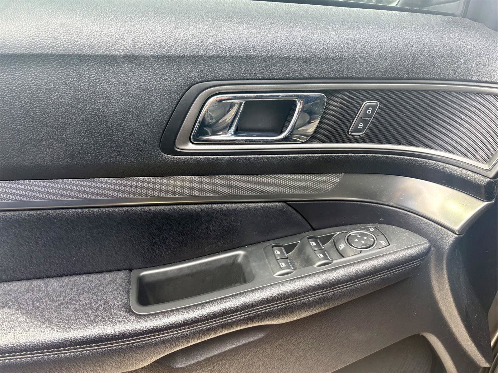 Used 2019 Ford Explorer XLT FWD image 14
