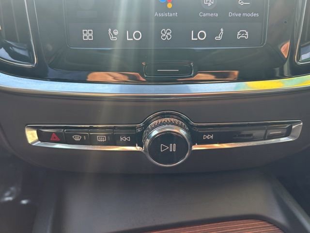Certified 2025 Volvo V60 B5 Cross Country Plus image 25