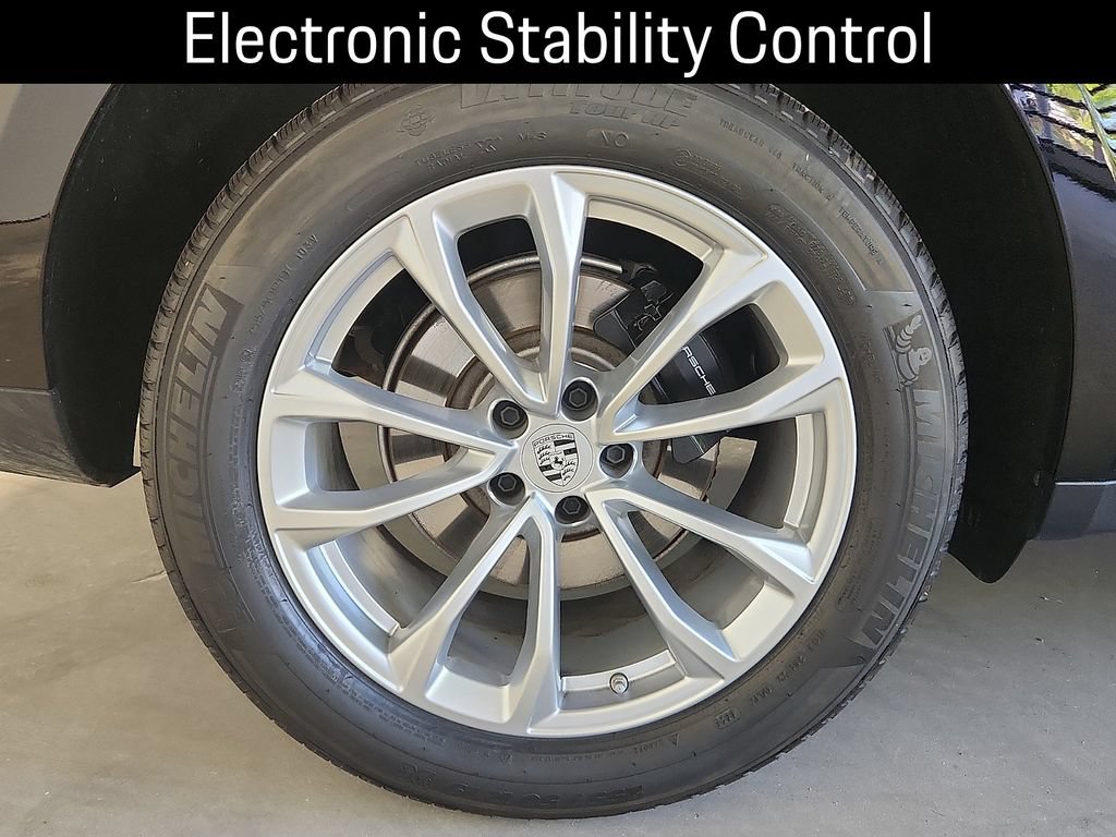 Certified 2026 Porsche Macan AWD/4WD image 10