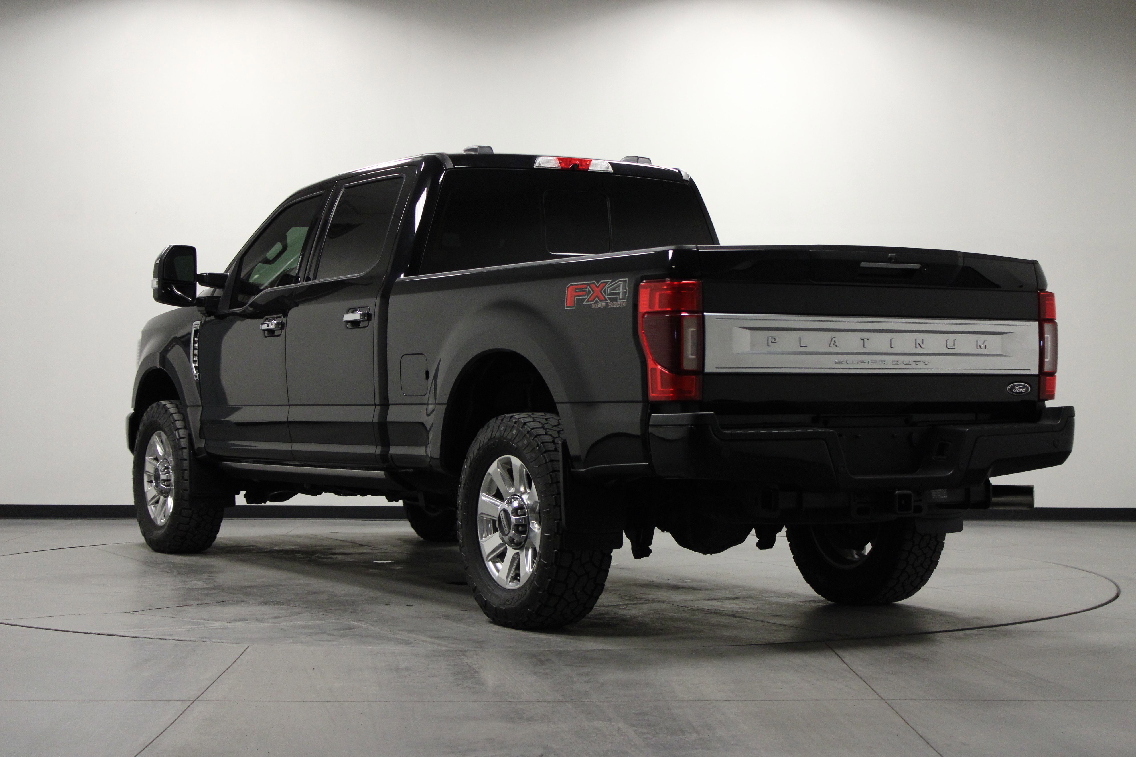 Used 2022 Ford F250 Platinum w/ FX4 Off-Road Package image 6