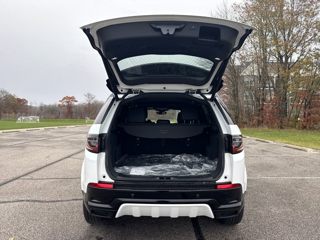 New 2025 Land Rover Discovery Sport S image 9