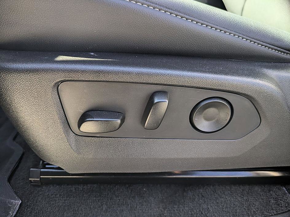 Used 2026 Chevrolet Colorado LT w/ LT Convenience Package image 12