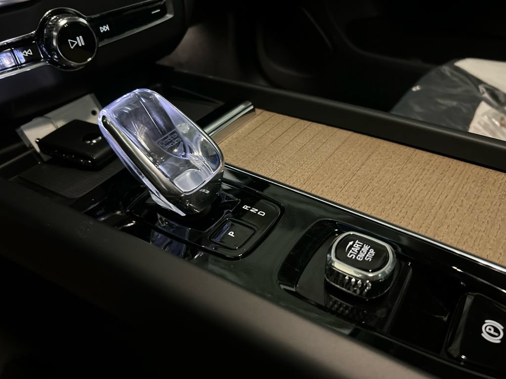 New 2026 Volvo XC60 B5 Plus w/ Climate Package AWD/4WD image 19