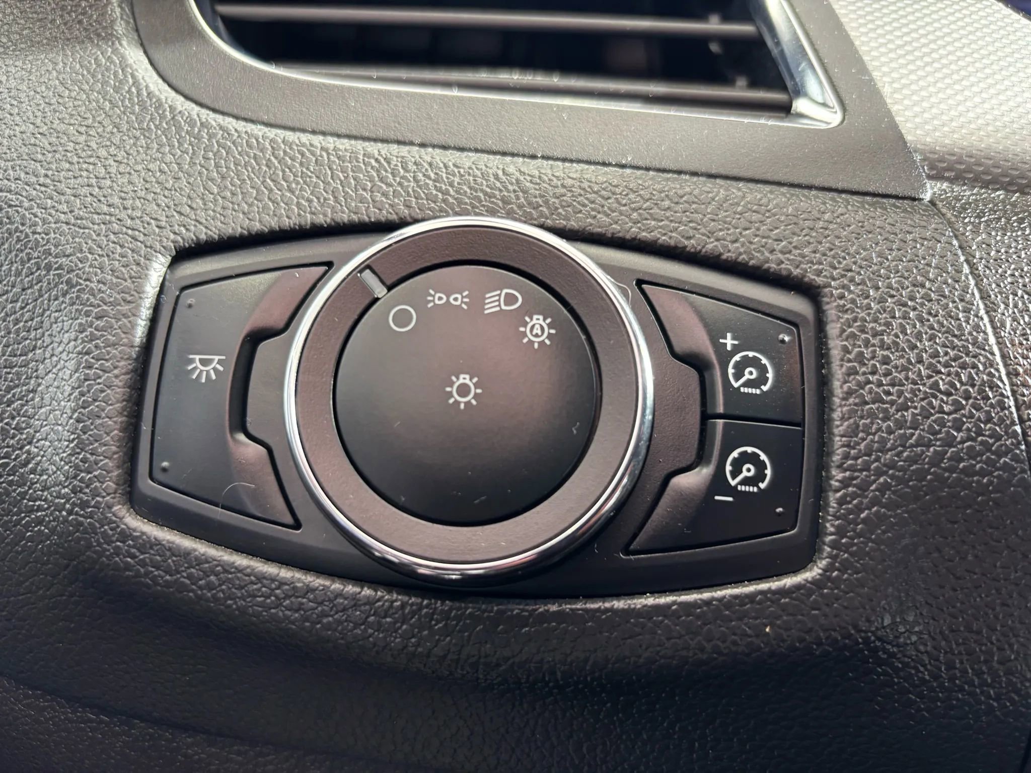 Used 2013 Ford Edge SEL image 18