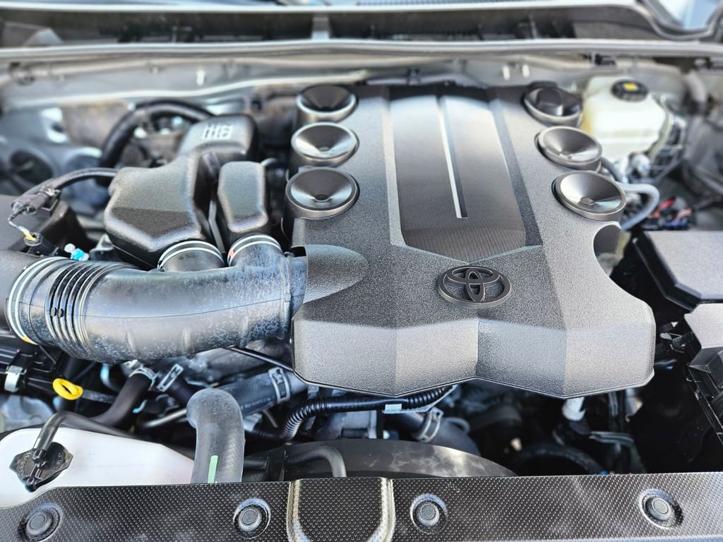 Used 2019 Toyota 4Runner SR5 AWD/4WD image 34