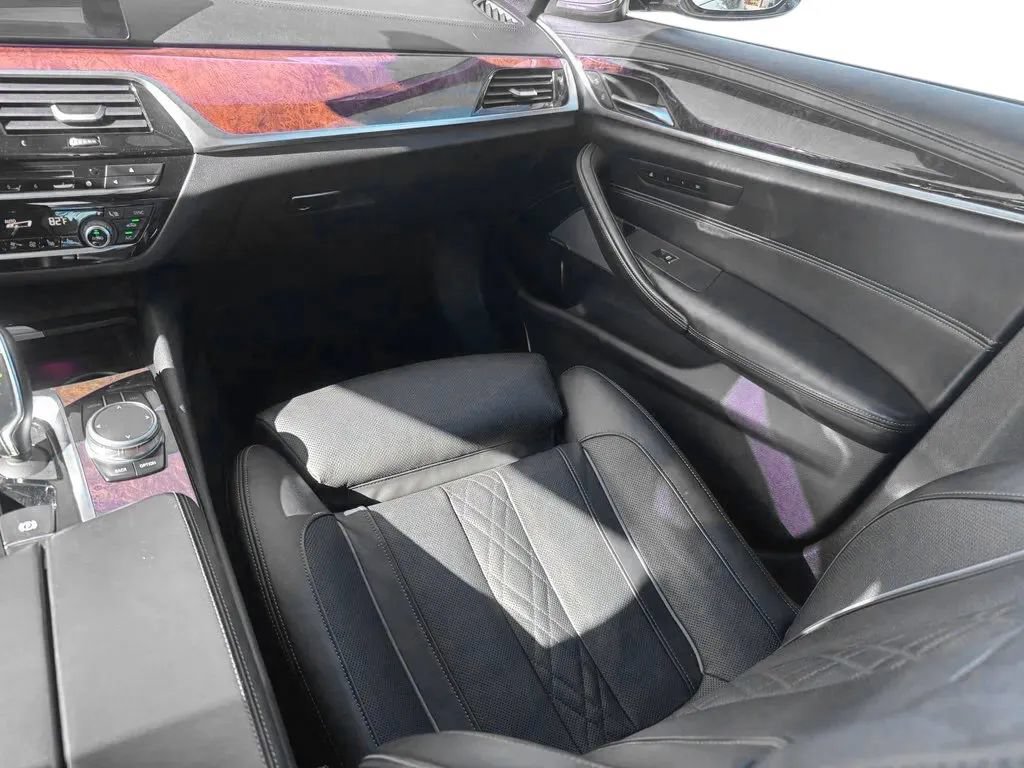 Used 2019 BMW 530i xDrive w/ Luxury Seating Package AWD/4WD image 21