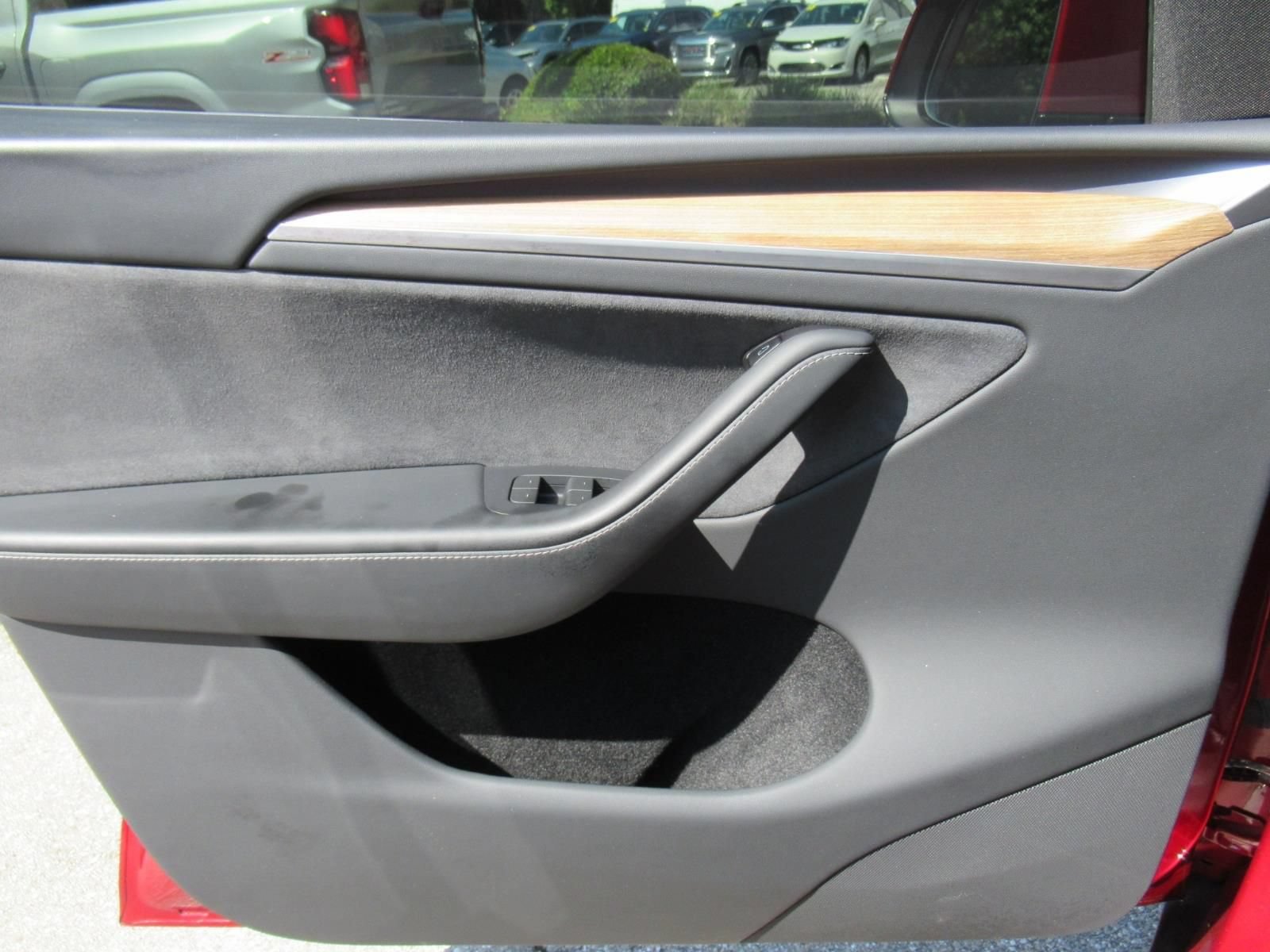 Used 2024 Tesla Model Y Long Range AWD/4WD image 21