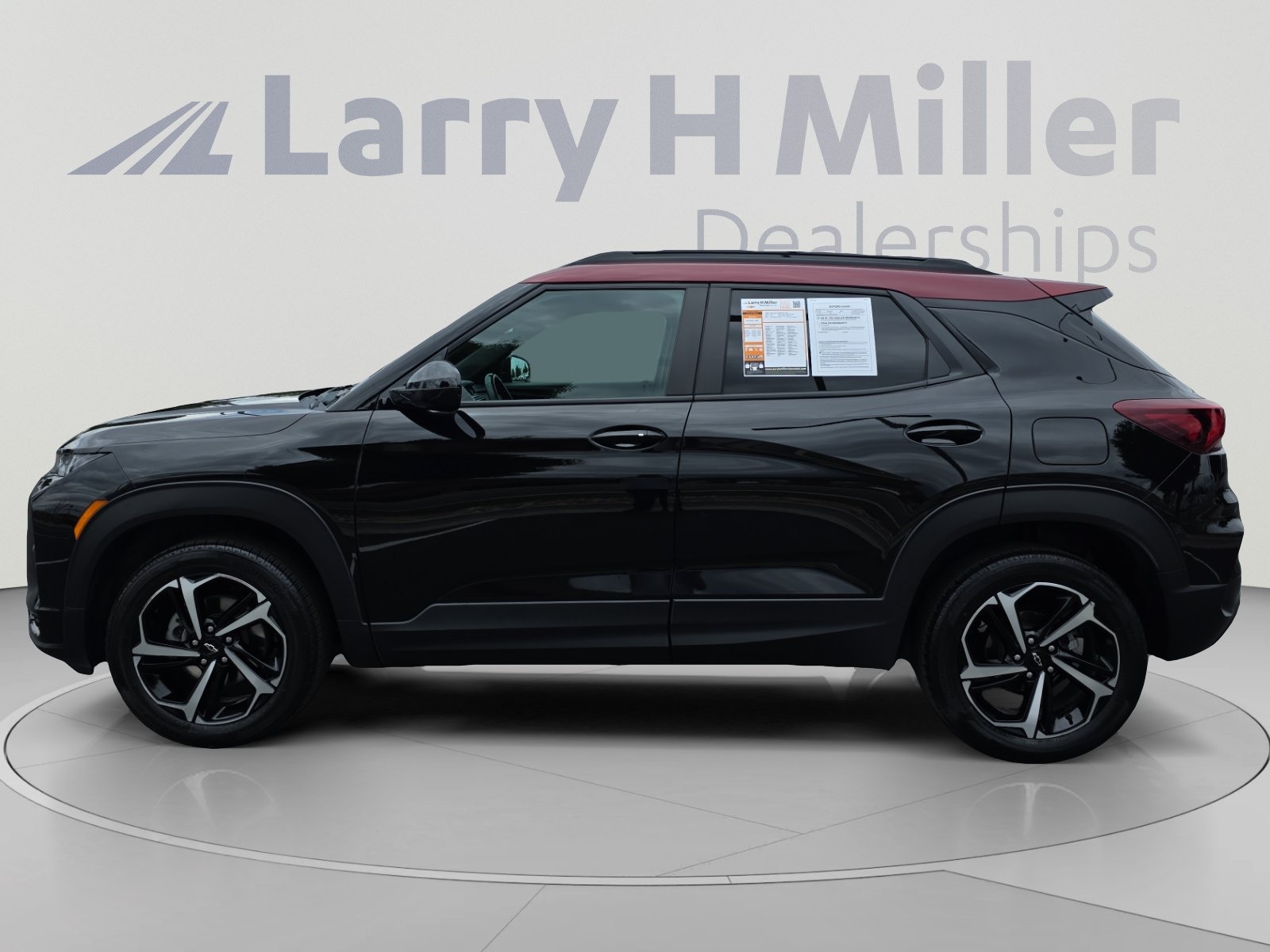 Used 2023 Chevrolet TrailBlazer RS w/ Sun and Liftgate Package AWD/4WD image 2