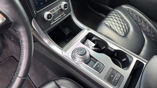 Used 2024 Ford Edge Titanium image 19