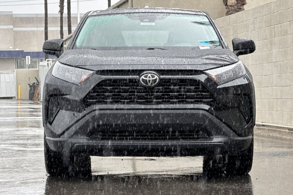 Used 2022 Toyota RAV4 LE image 11