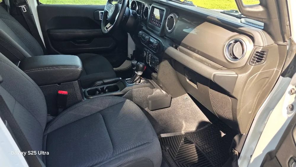 Used 2021 Jeep Gladiator Overland w/ Safety Group AWD/4WD image 15