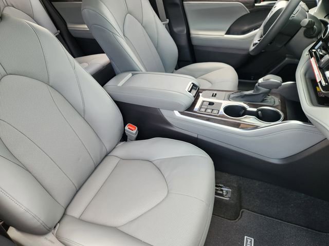 New 2026 Toyota Highlander Limited AWD/4WD image 9