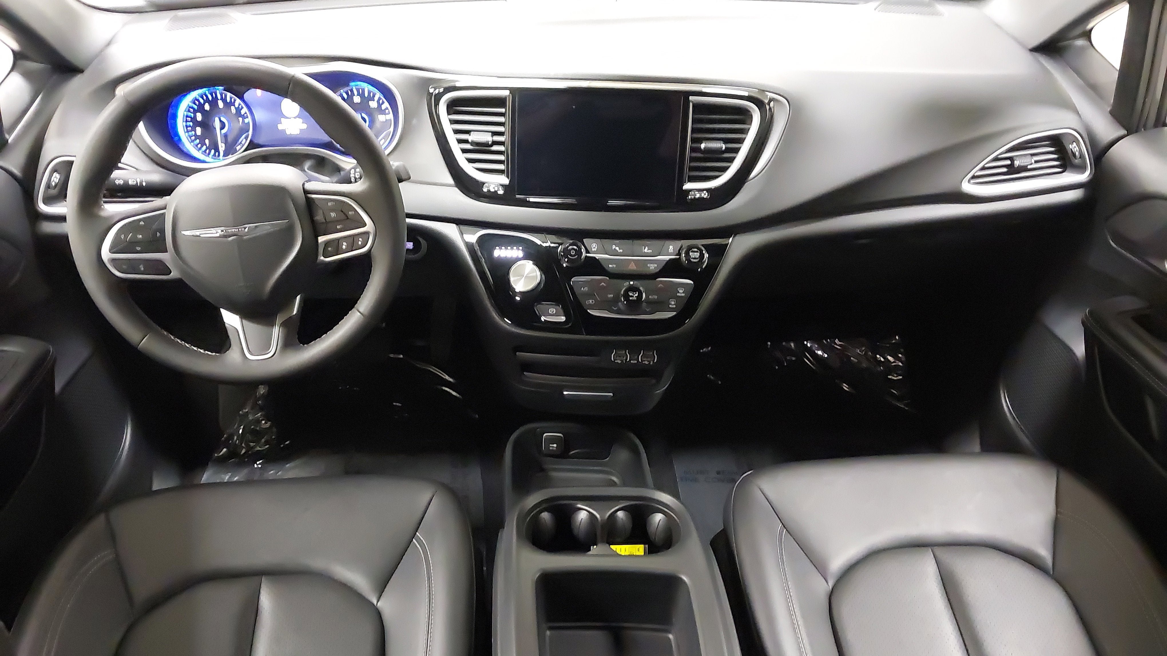 Used 2025 Chrysler Pacifica Select FWD image 26