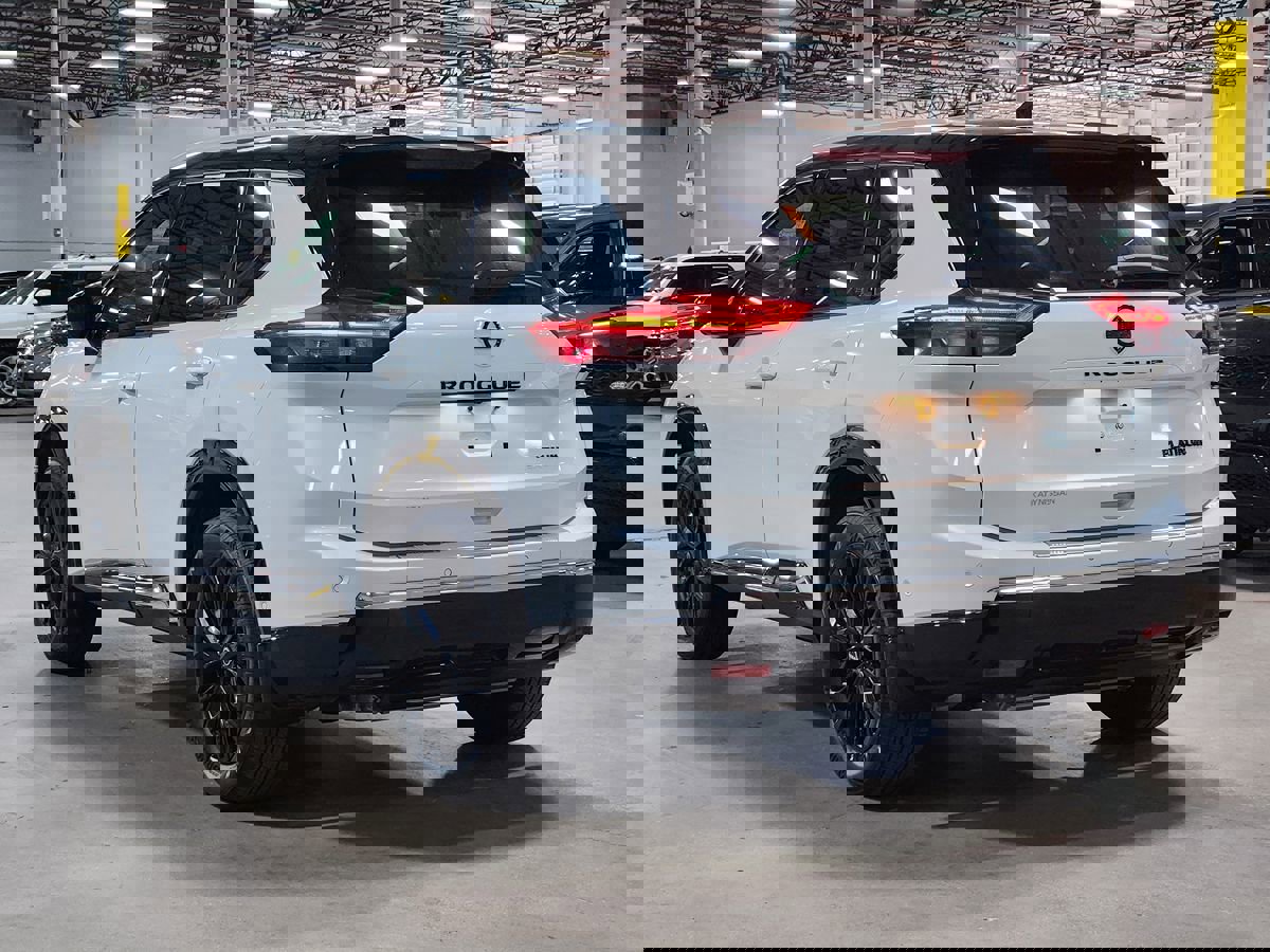 Used 2024 Nissan Rogue Platinum w/ Platinum Premium Package image 11