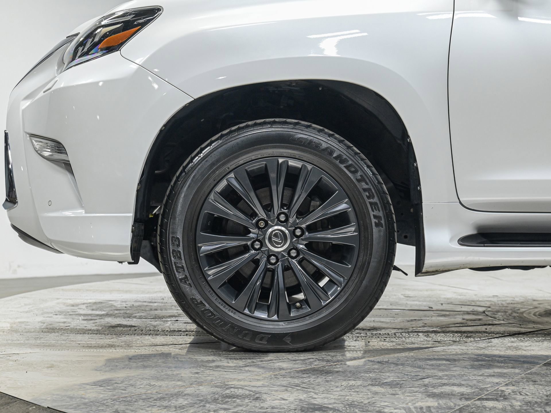 Used 2021 Lexus GX 460 Luxury w/ Sport Design Package AWD/4WD image 3