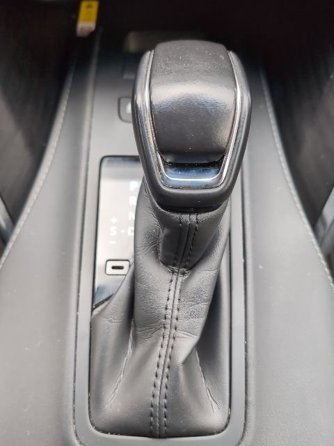 Used 2021 Toyota Venza Limited image 18