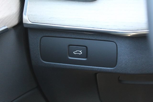 New 2026 Volvo XC90 B6 Plus w/ Protection Package Premier AWD/4WD image 19