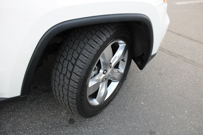 Used 2011 Jeep Grand Cherokee Overland image 17