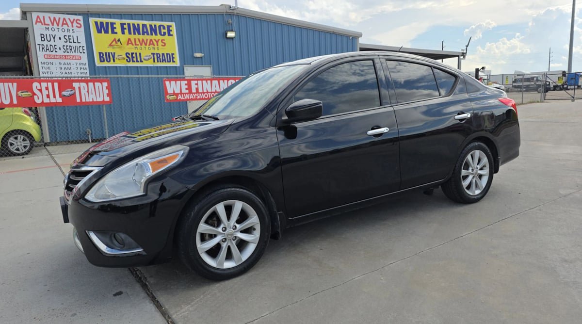 Used 2015 Nissan Versa w/ SL Tech Package FWD image 29