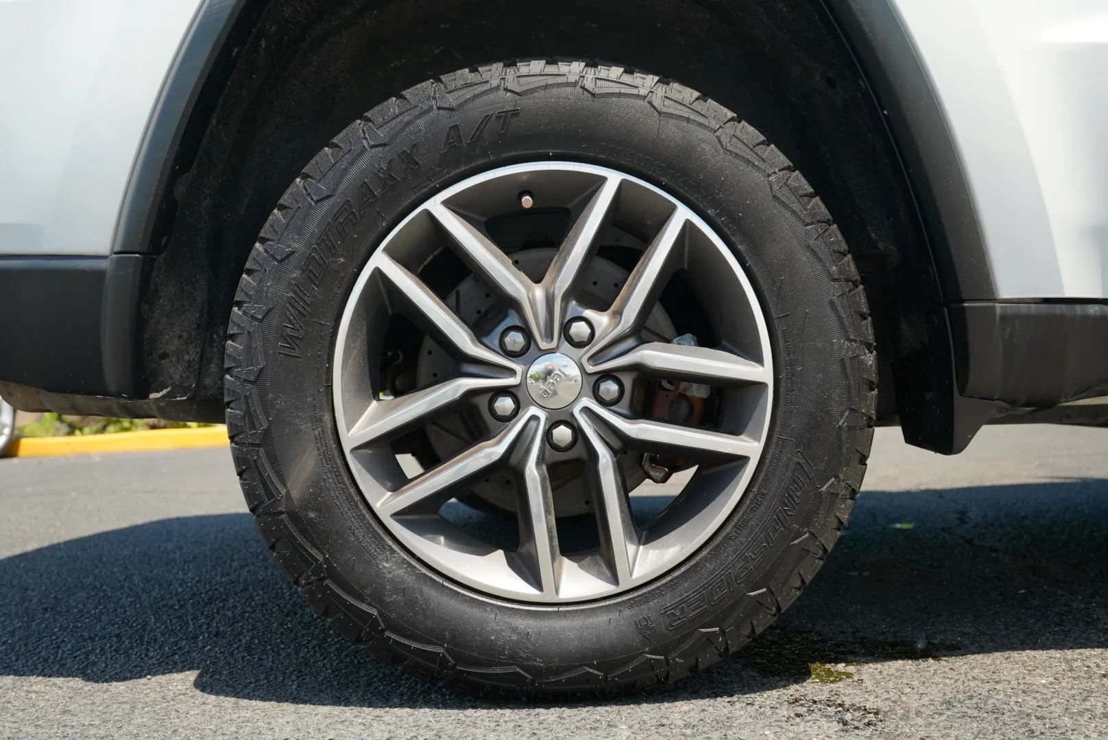 Used 2018 Jeep Grand Cherokee Limited AWD/4WD image 16