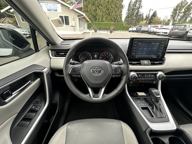 Used 2021 Toyota RAV4 XLE Premium image 14