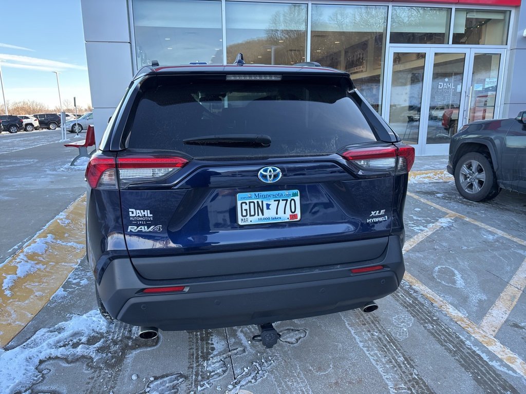 Used 2021 Toyota RAV4 XLE w/ Convenience Package image 9