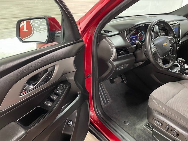 Used 2023 Chevrolet Traverse LT w/ Rear Camera Mirror Package image 10