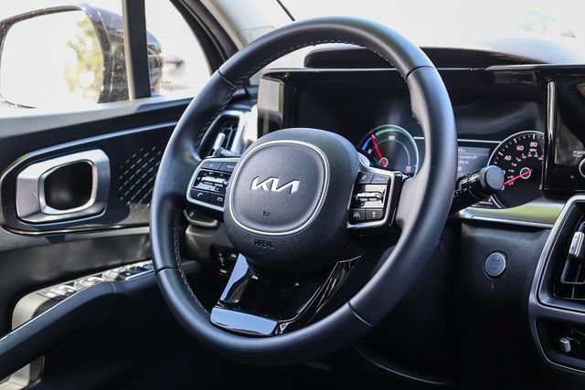 Certified 2023 Kia Sorento EX FWD image 17