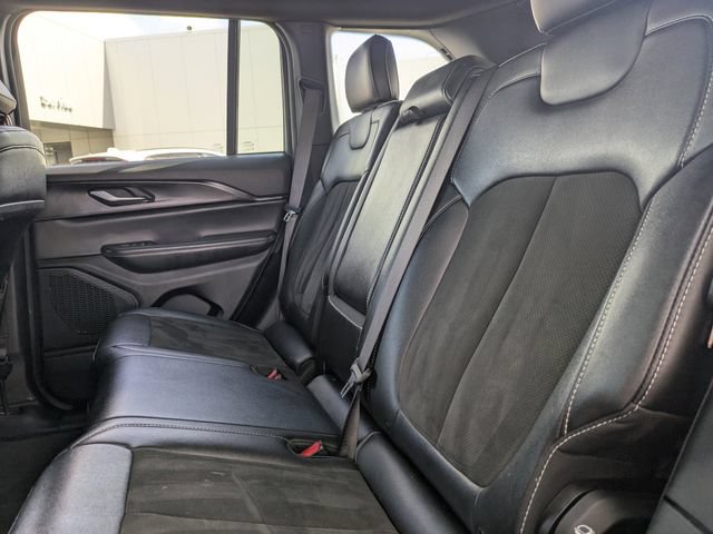 Used 2023 Jeep Grand Cherokee Altitude AWD/4WD image 19