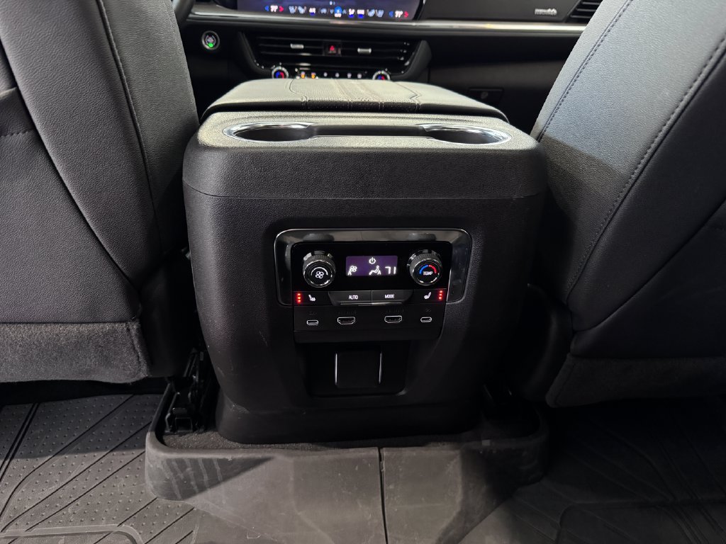 Certified 2025 Chevrolet Suburban High Country AWD/4WD image 32