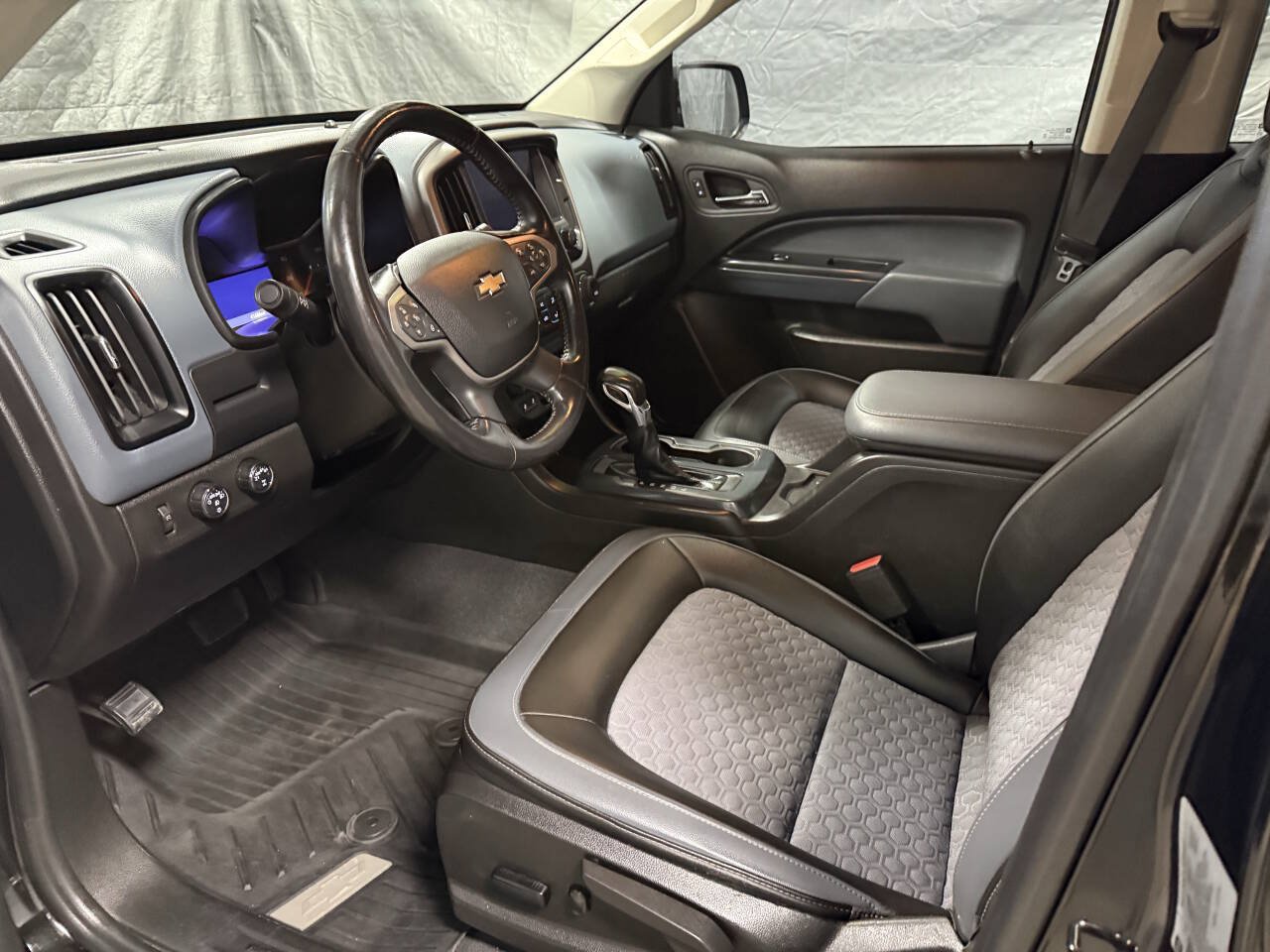 Used 2022 Chevrolet Colorado Z71 w/ Z71 Midnight Edition AWD/4WD image 17