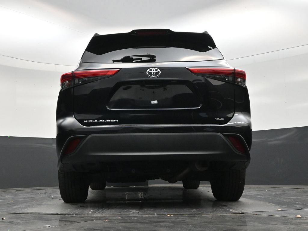 Used 2021 Toyota Highlander XLE FWD image 23