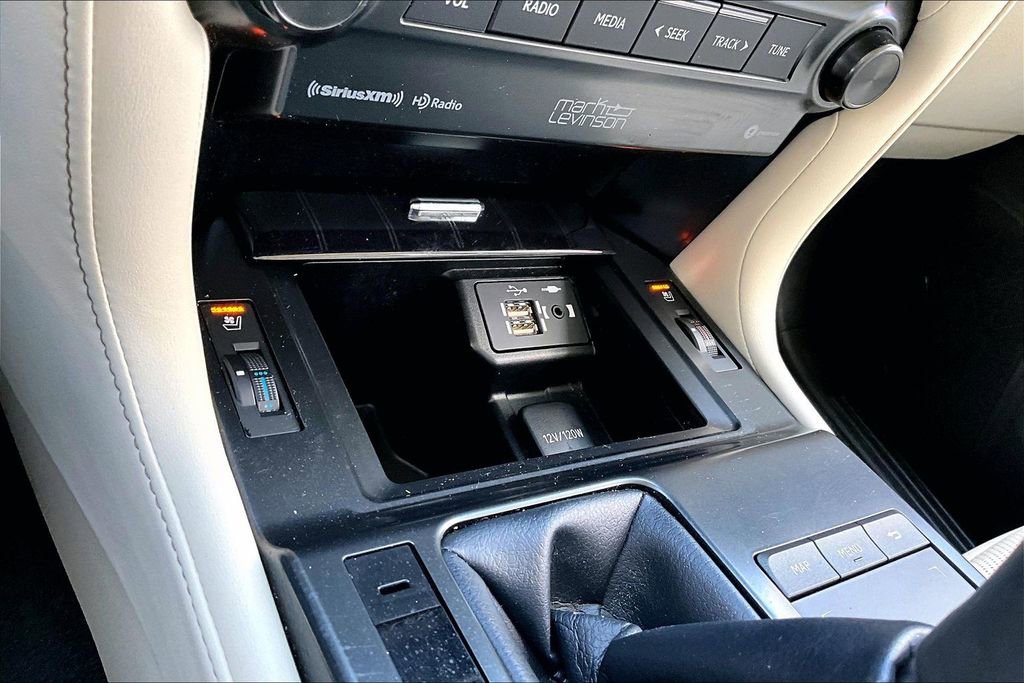 Used 2023 Lexus GX 460 Premium w/ Accessory Package AWD/4WD image 16