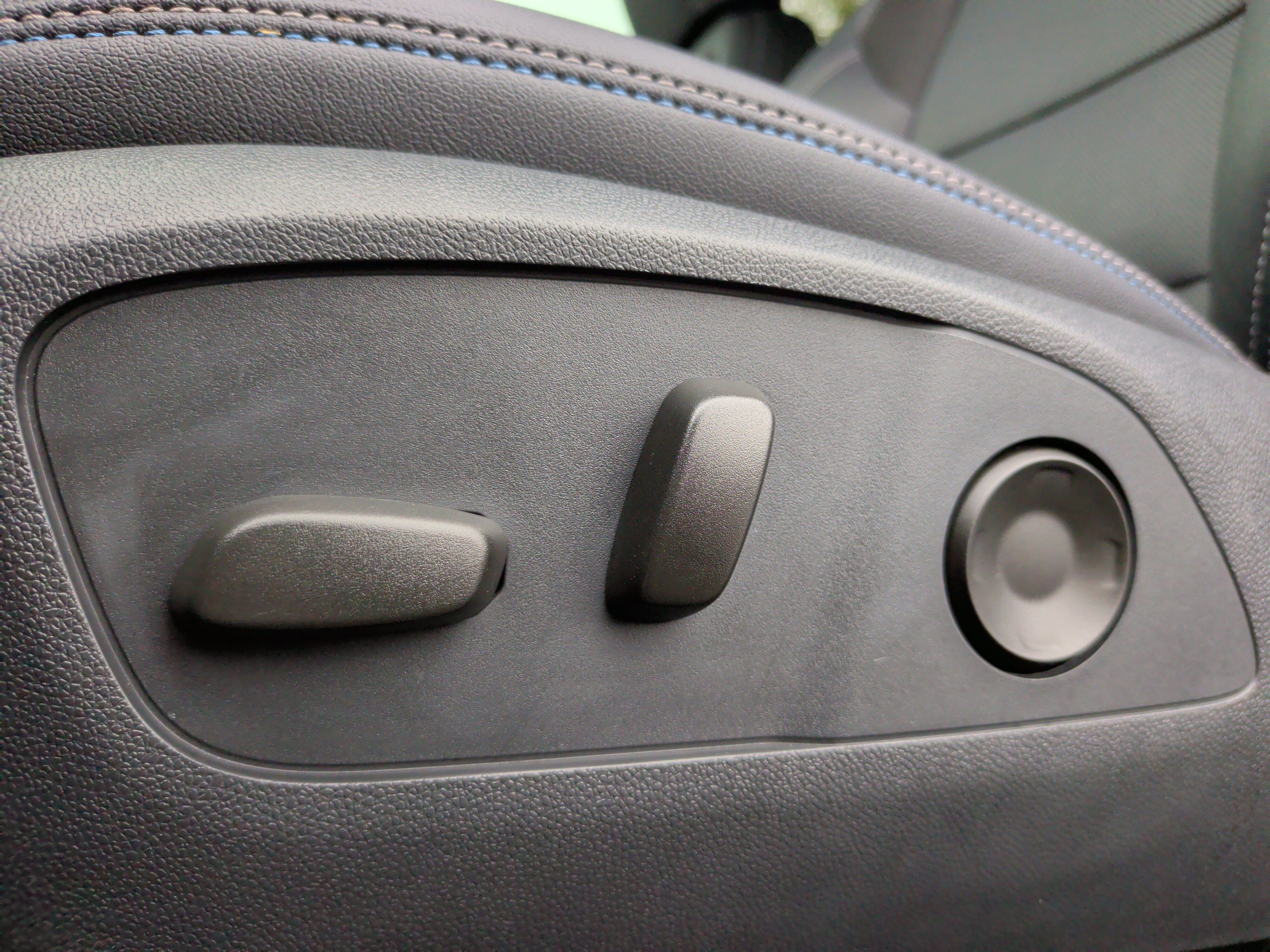 Used 2024 Chevrolet Equinox EV LT FWD image 30