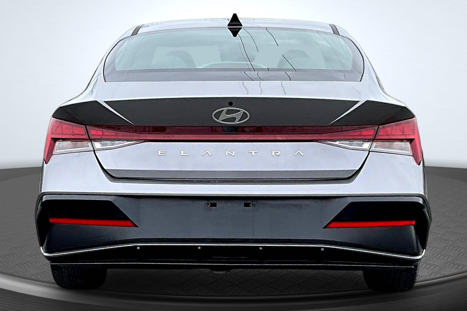 Used 2024 Hyundai Elantra SEL w/ Convenience Package FWD image 4